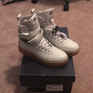 Brand New Women’s Nike Air Force 1 sz 8 Snow boot